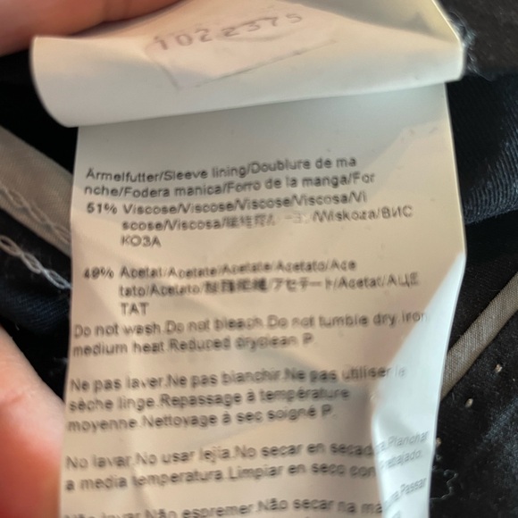 Black Hugo Boss suit for men - Picture 6 of 15